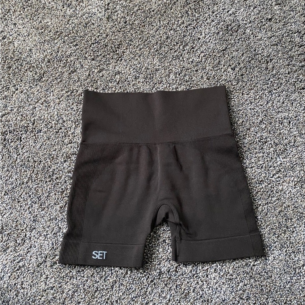 Set active sculpt flex biker shorts size XS espresso
